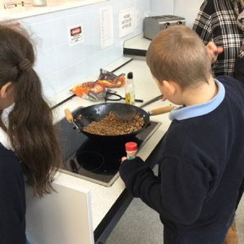 Lions cooking (11)